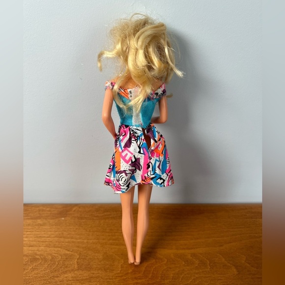 Vintage 1960's Barbie Doll & Outfit Collectible - Picture 6 of 6